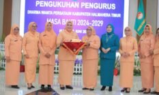 Ketua DWP Malut Kukuhkan Pengurus DWP Haltim, Ini Pesannya..