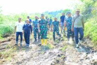 Danrem 152/Baabullah Brigjen TNI Enoh Solehudin melakukan peninjauan lokasi yang direncanakan menjadi Batalyon Teritorial Pembangunan (Yon TP) di Desa Nusa Jaya, Kecamatan Wasile Selatan, Kabupaten Halmahera Timur, Sabtu (21/6/2025).