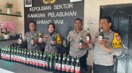 Polsek Kawasan Pelabuhan Ahmad Yani Ternate sita puluhan minuman keras ilegal dari atas KM Alsudais 21.
