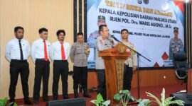 Kapolda Maluku Utara, Irjen Pol Waris Agono saat memberikan arahan kepada personel Polres Pulau Morotai.