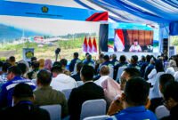Presiden Prabowo Subianto meresmikan secara hybrid proyek pembangunan dan pengoperasian energi terbarukan di 15 provinsi, peningkatan produksi minyak sebesar 30 ribu barel dari Blok Cepu, serta peletakan batu pertama lima pembangkit listrik tenaga panas bumi (PLTP), pada Kamis, 26 Juni 2025. (Foto: BPMI Setpres)