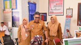 Momen Wawali Kota Tidore Kepulauan, Ahmad Laiman saat inspeksi mendadak di dinas Dukcapil Tikep pada Senin 20/10/2025 (Foto: Humas Tidore)