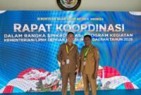 Sekretaris Daerah Kabupaten Halmahera Timur, Ir. Ricky Chairul Richfat, S.T., M.T bersama Kepala Bappeda Haltim Abdul Halim Djen Kipu, S.P., M.Si pada kegiatan rakor Nasional di IPDN Jatinangor (Foto: Istimewa)