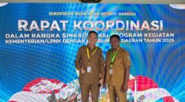 Sekretaris Daerah Kabupaten Halmahera Timur, Ir. Ricky Chairul Richfat, S.T., M.T bersama Kepala Bappeda Haltim Abdul Halim Djen Kipu, S.P., M.Si pada kegiatan rakor Nasional di IPDN Jatinangor (Foto: Istimewa)