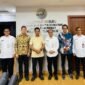 Bupati Haltim, Drs. Ubaid Yakub dan Sekda Haltim, Ir. Ricky Chairul Richfat, S.T., M.T saat kunjungan ke Kementerian Transmigrasi (Foto: Istimewa)