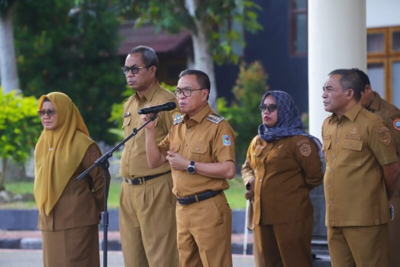 Bupati Halmahera Tengah, Ikram Malan Sangaji saat menyampaikan arahan kepada ASN Halteng. Dok Humas Halteng