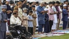 Ilustrasi umat muslim di Ternate melaksanakan Shalat Idul Fitri 1446 H/ 2025 Masehi di Stadion Gelora Kie Raha Ternate. Dok Antara Foto/Zulkifli Ahmad