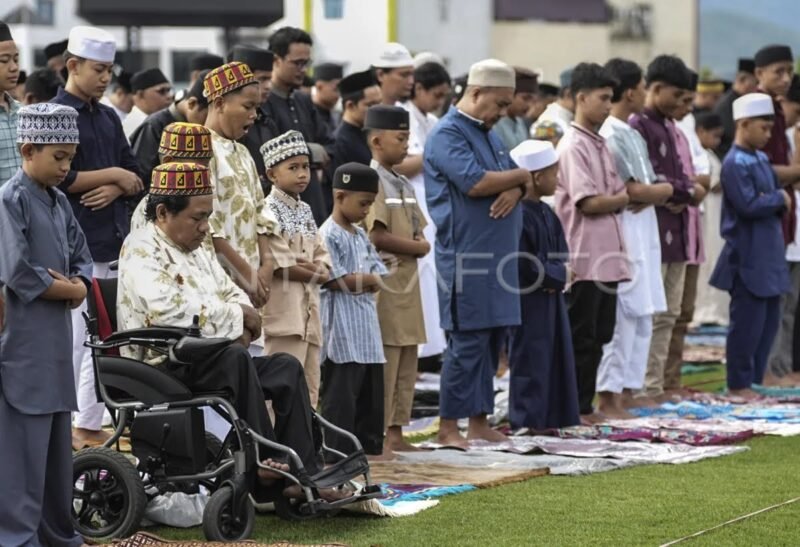 Ilustrasi umat muslim di Ternate melaksanakan Shalat Idul Fitri 1446 H/ 2025 Masehi di Stadion Gelora Kie Raha Ternate. Dok Antara Foto/Zulkifli Ahmad