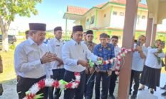 Bupati Haltim Resmikan Mushola Al Idris di Kantor Kemenag