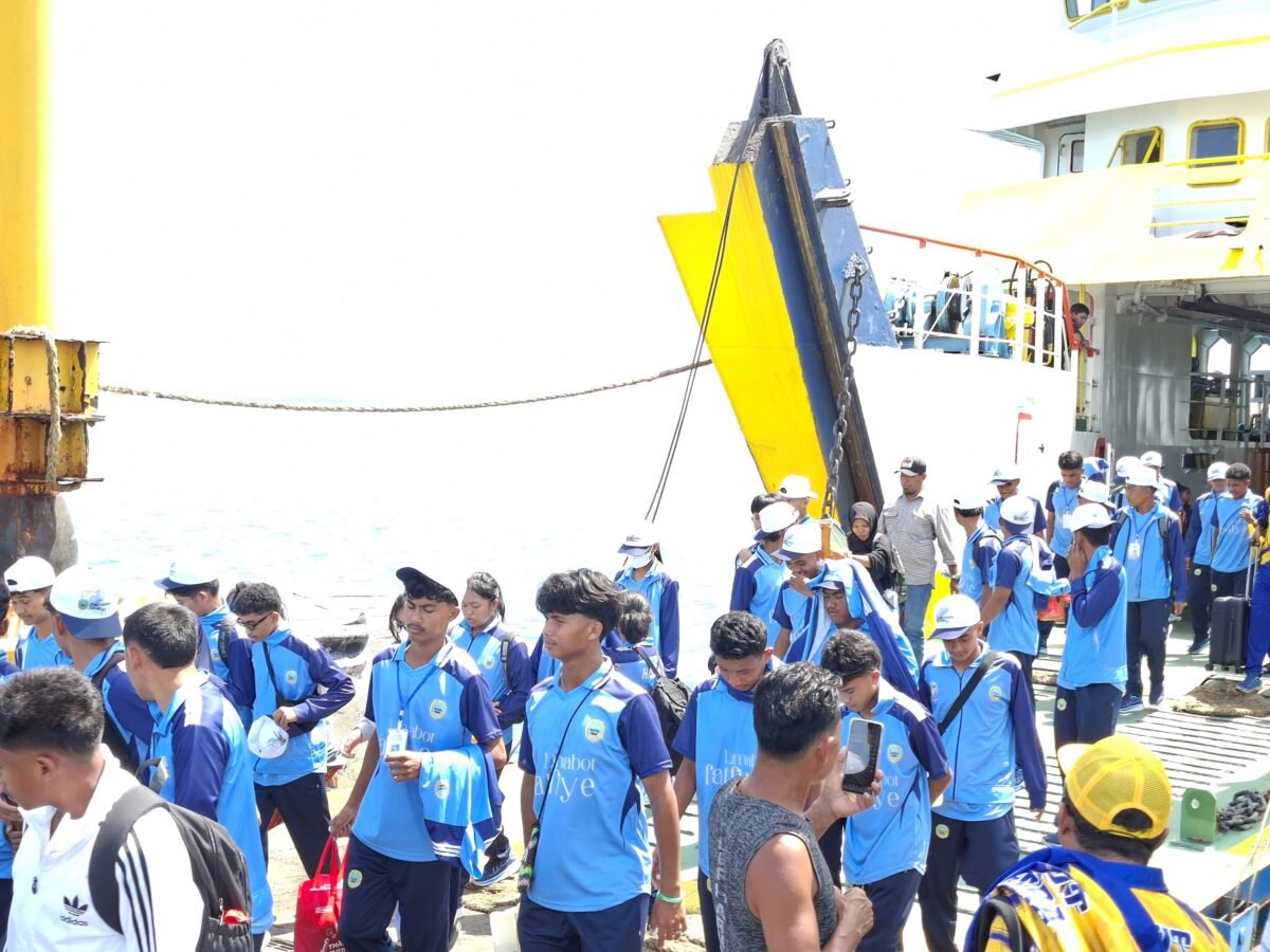 Kontingen POPDA XII Haltim saat tiba di Morotai. Foto : Tim POPDA XII Haltim