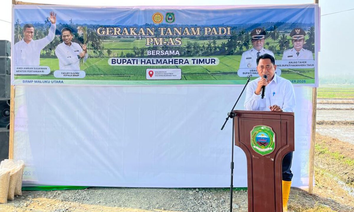 Bupati Halmahera Timur, Drs. Ubaid Yakub, MPA (Foto: Tim Humas/GoogiraNews)