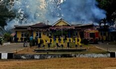 Kantor DPUPR Halmahera Timur Terbakar, Petugas Berjibaku Padamkan Api